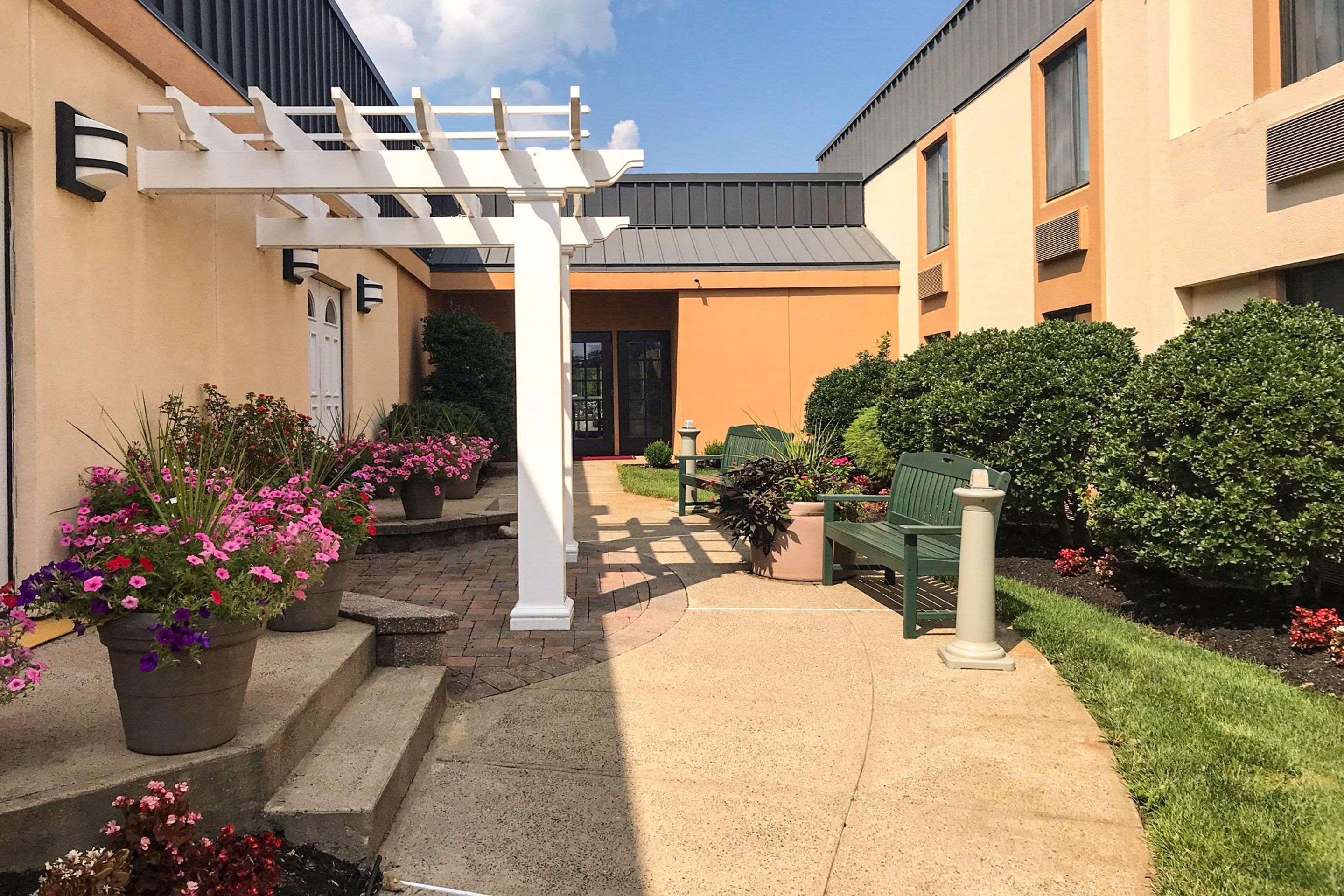 Clarion Hotel & Conference Center Toms River Esterno foto