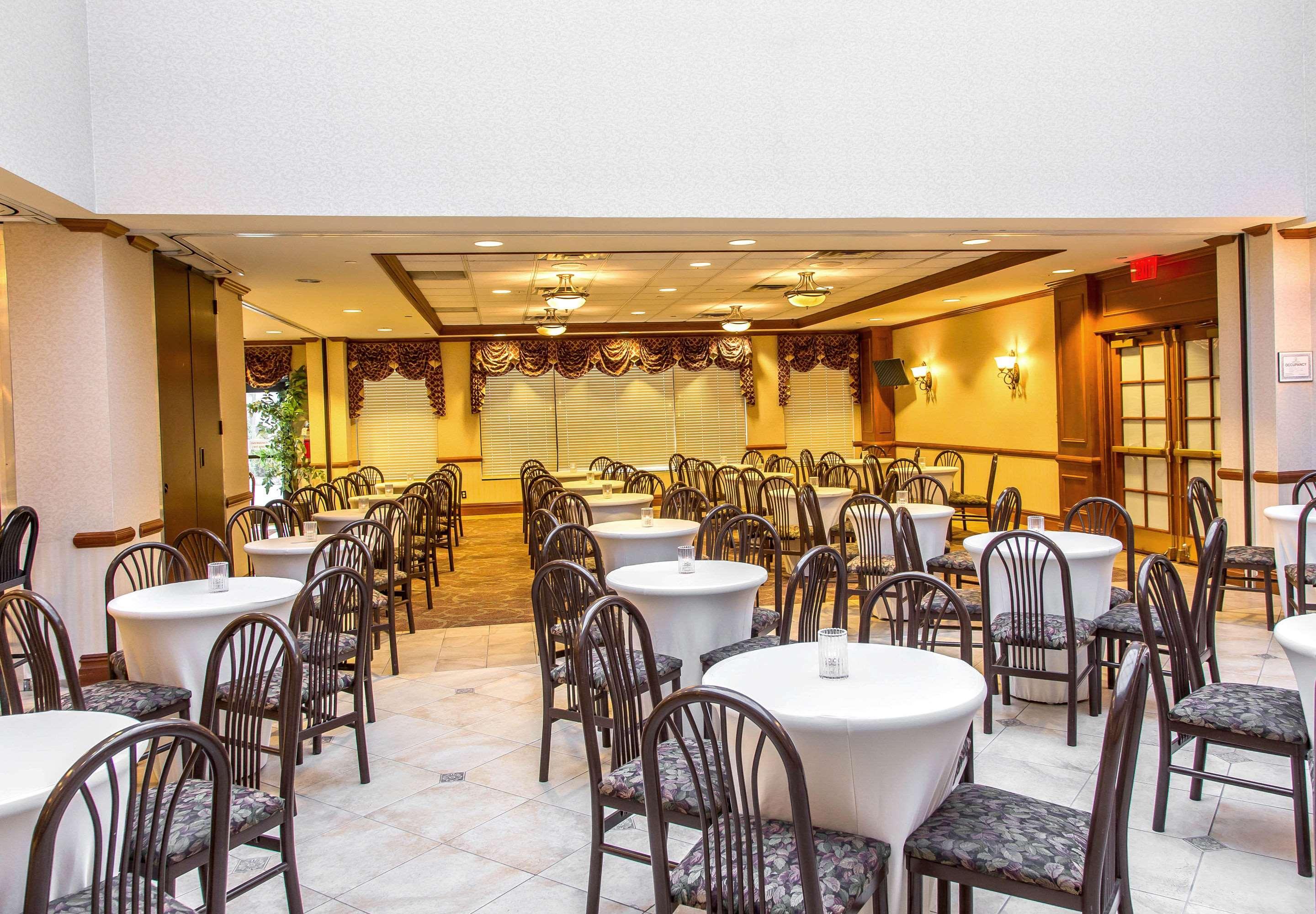 Clarion Hotel & Conference Center Toms River Esterno foto