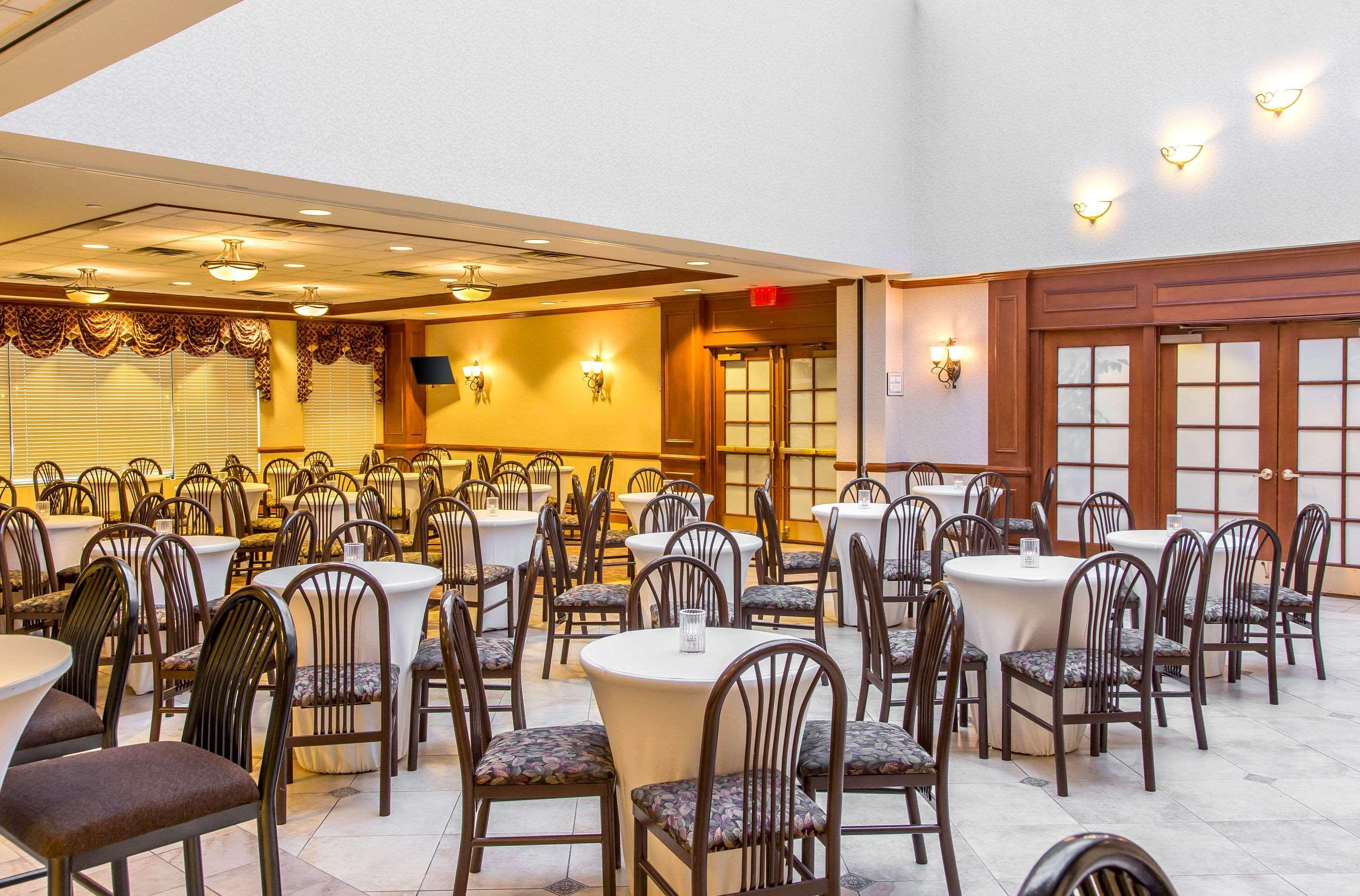 Clarion Hotel & Conference Center Toms River Esterno foto