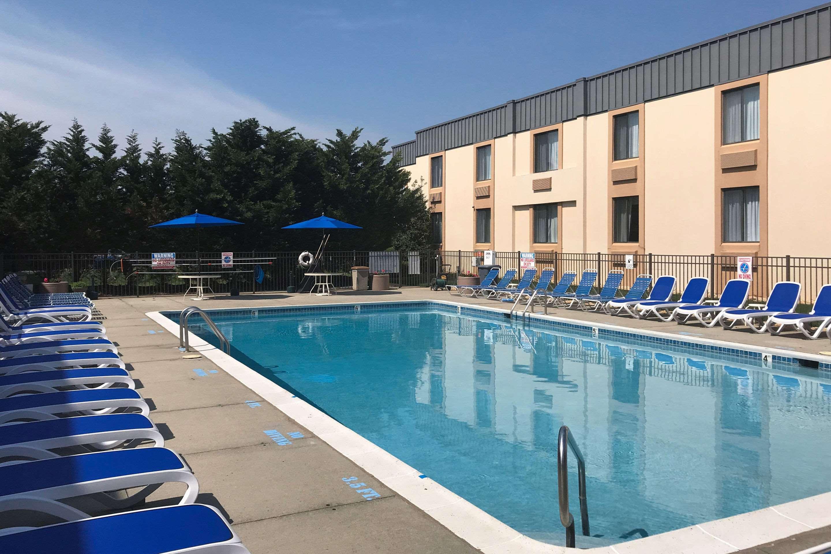 Clarion Hotel & Conference Center Toms River Esterno foto