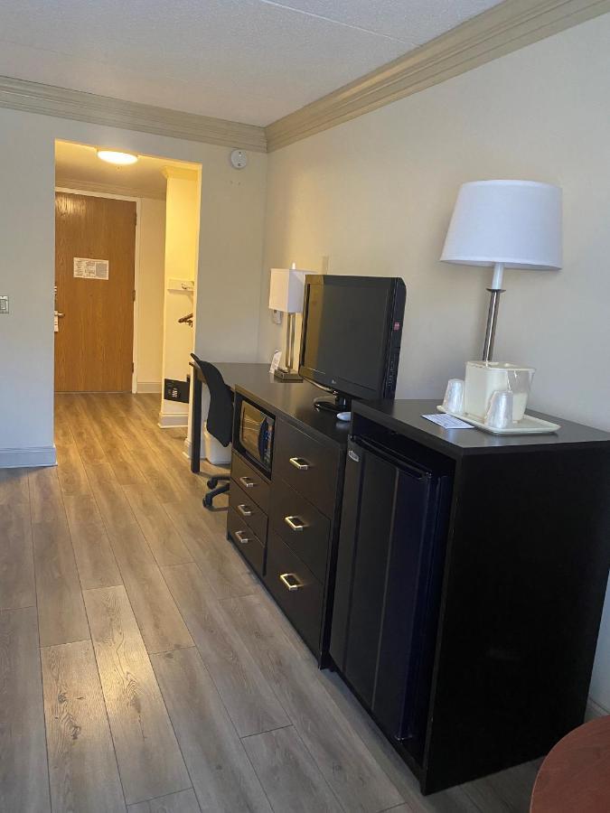 Clarion Hotel & Conference Center Toms River Esterno foto