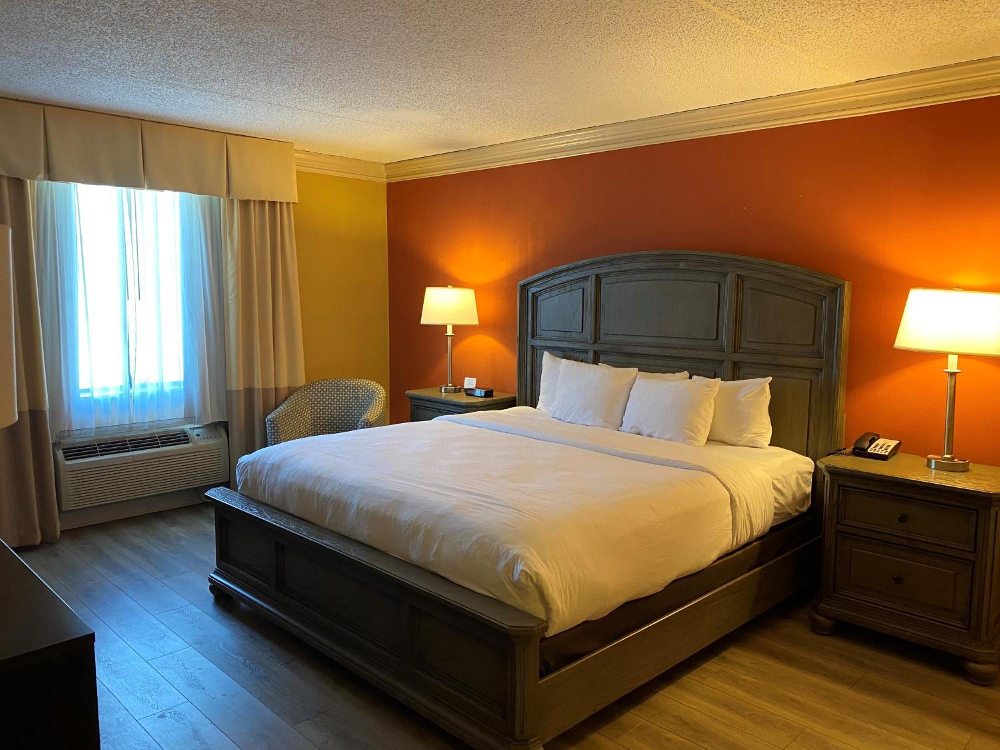 Clarion Hotel & Conference Center Toms River Esterno foto