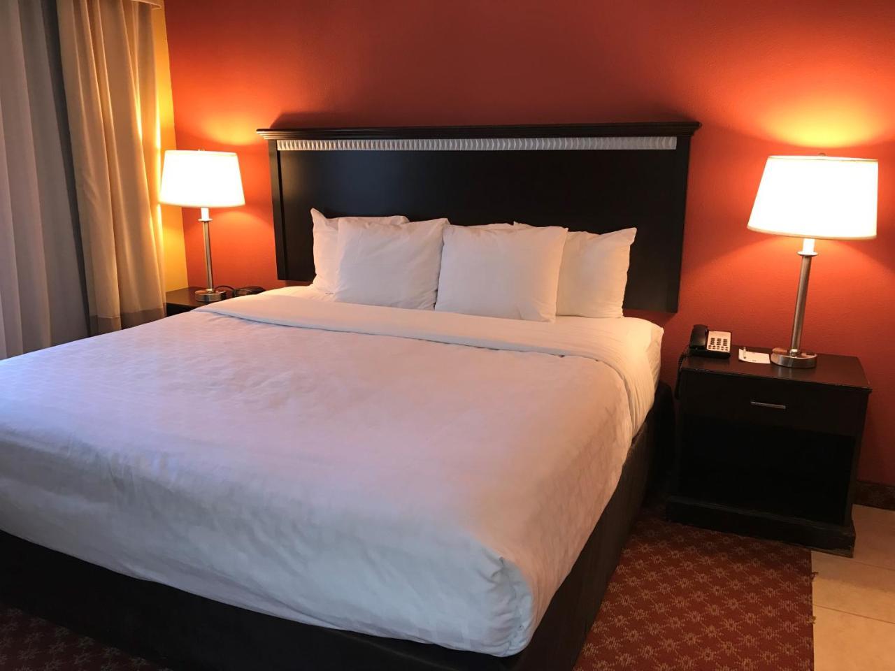 Clarion Hotel & Conference Center Toms River Esterno foto